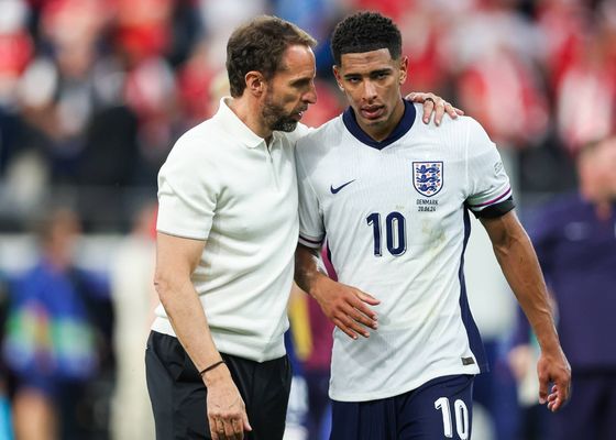 Posible sanción de la UEFA a Inglaterra por la reacción de sus aficionados