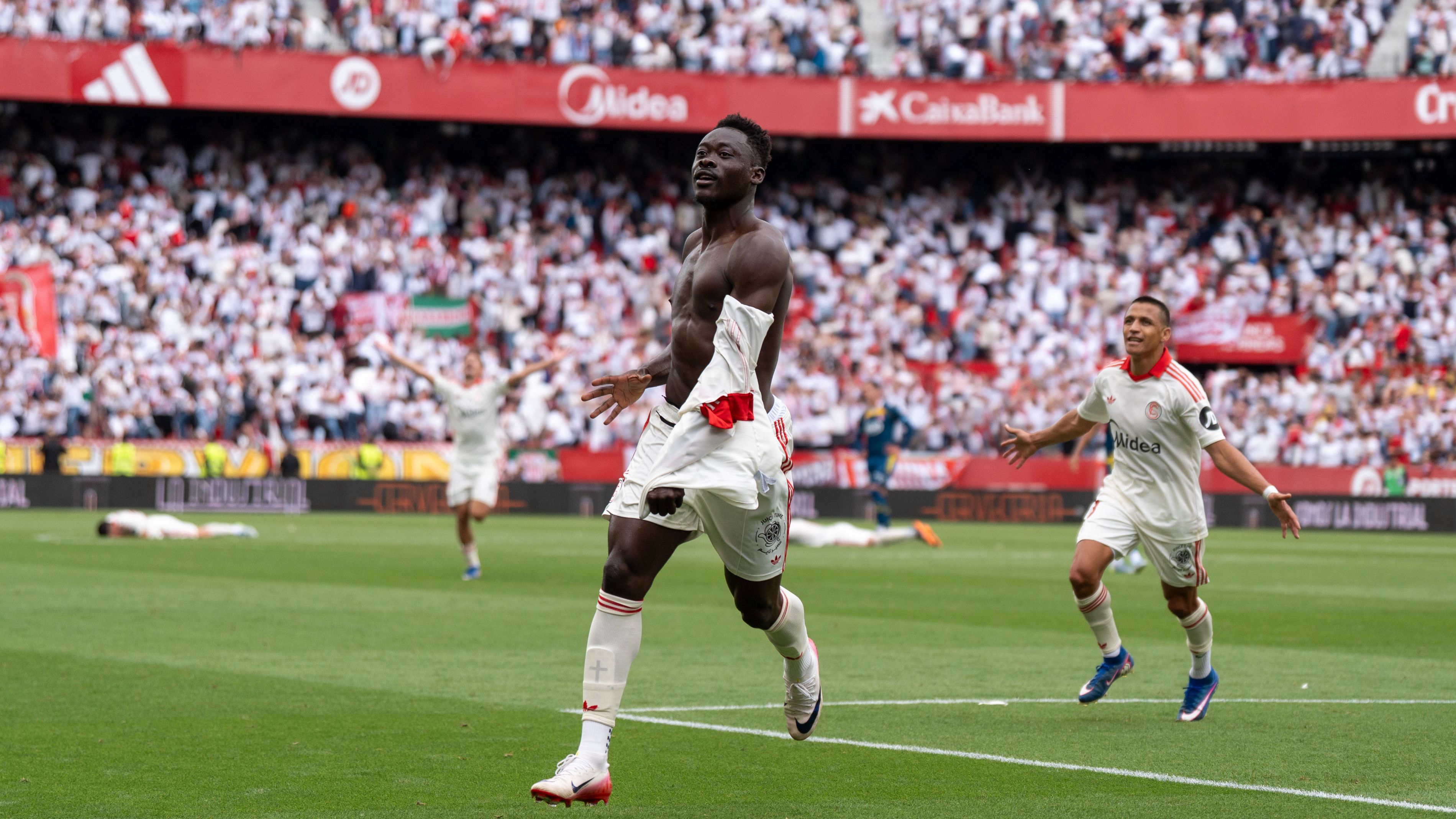 Alexis Sánchez - Akor Adams, una combinación ganadora para el equipo de García Plaza