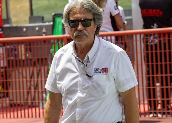 Paolo Simoncelli desnuda a Bagnaia frente a Marc Márquez