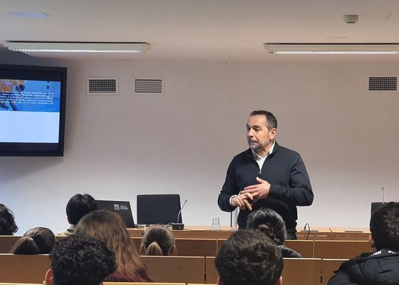 El vicerrector Antonio Fernández presenta el Estatuto de las Personas Deportistas de la UPO