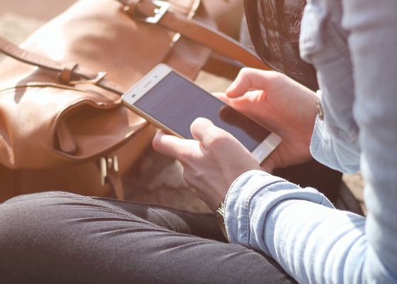El error más común que cometen las personas al responder una llamada y que puede arruinarte 