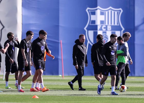 Hansi Flick 'anticipa' las bajas contra el Atlético de Madrid tras el entrenamiento del Barcelona