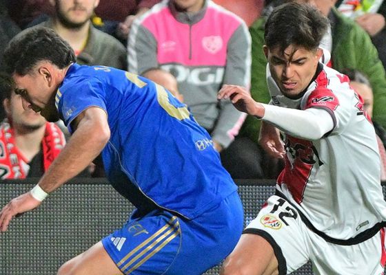 Rayo 3 - 0 Oviedo: El Rayo respira a costa de un Oviedo hundido