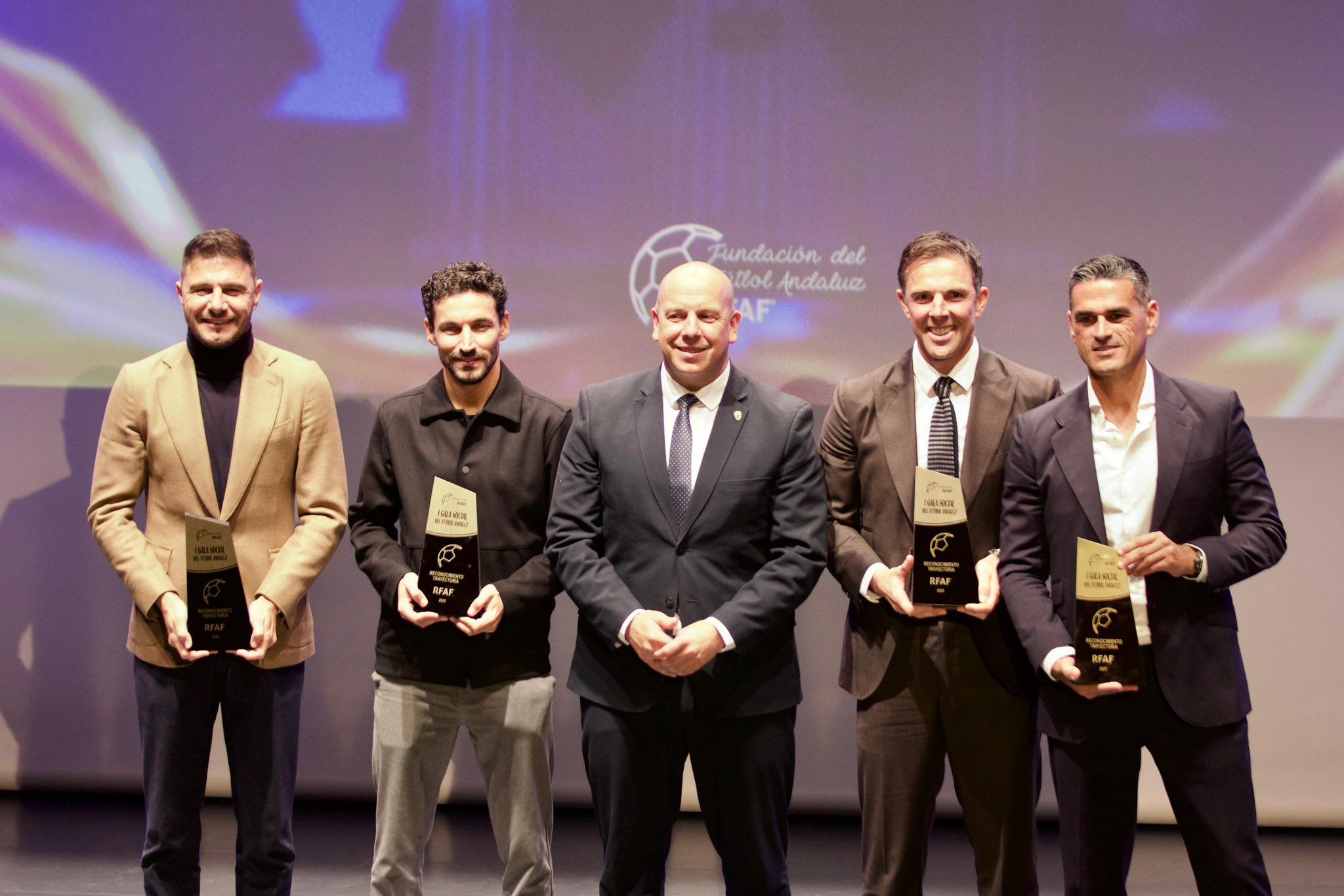 Jesús Navas y Joaquín, homenajeados en la I Gala Social de la RFAF