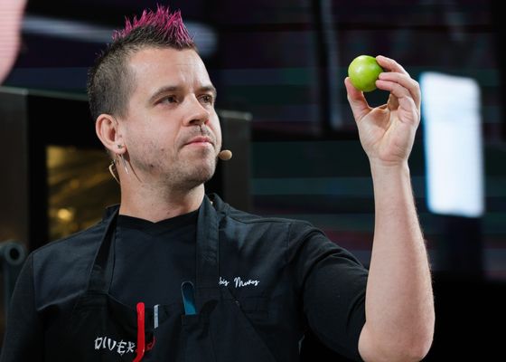 El chef Dabiz Muñoz se gana enemigos en Valencia por sus paellas