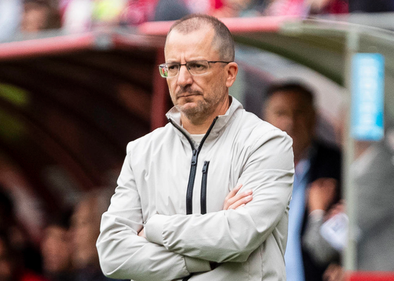 José Juan Romero, técnico del Ceuta, no se corta y atiza el uso del VAR