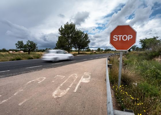 La DGT da marcha atrás con el cambio del examen teórico de conducir