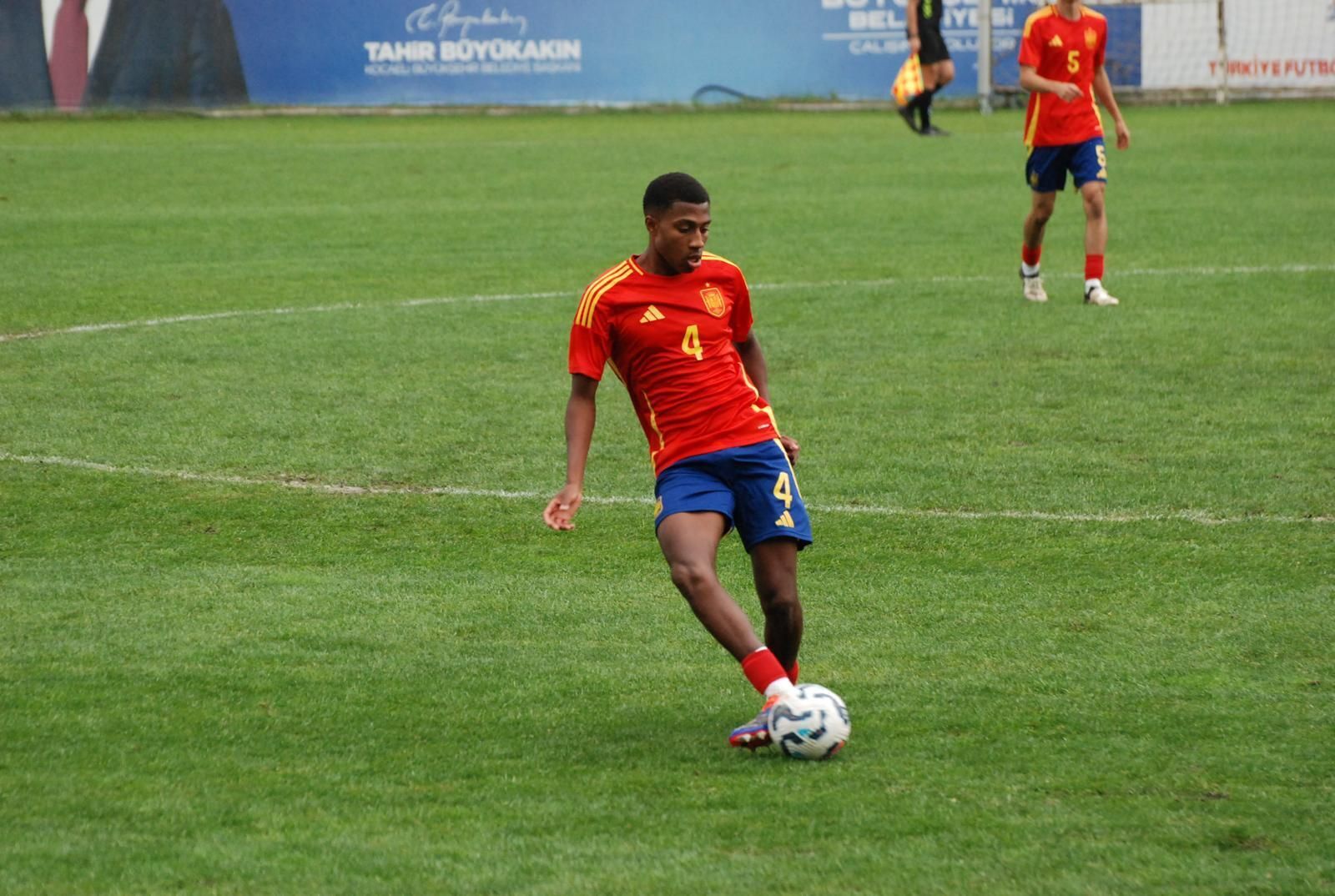 Una perla internacional sub 18 con España irrumpe con fuerza en el Real Zaragoza