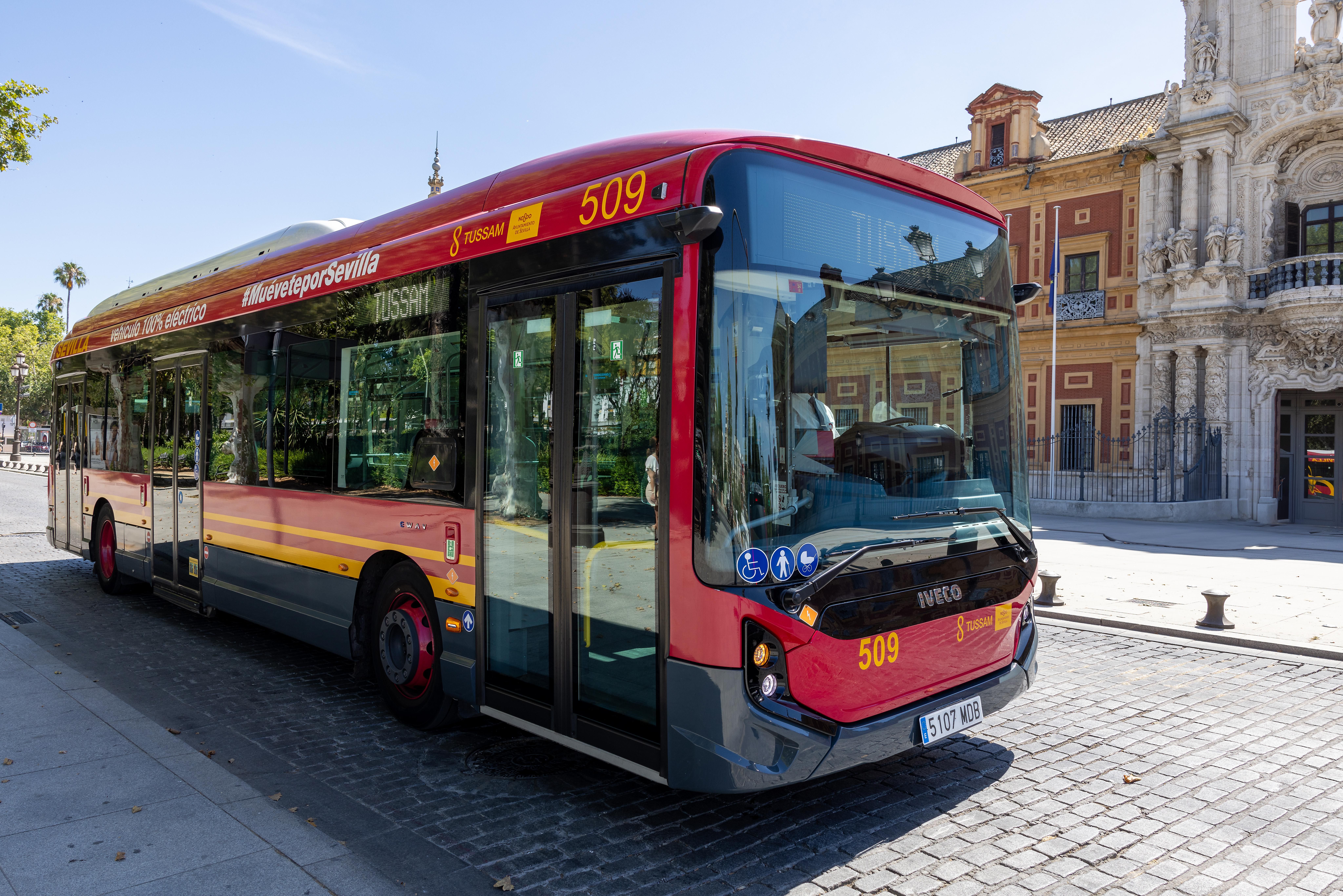 Esperar al autobús sin pasar calor ya es posible en Sevilla