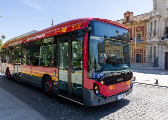 Esperar al autobús sin pasar calor ya es posible en Sevilla