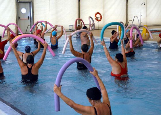 Disfruta de las actividades acuáticas del CDU Los Bermejales