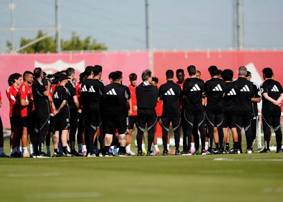 Nico Guillén y Andrés Castrín, cara y cruz canterana para el entrenamiento más tranquilo del año en el Sevilla 