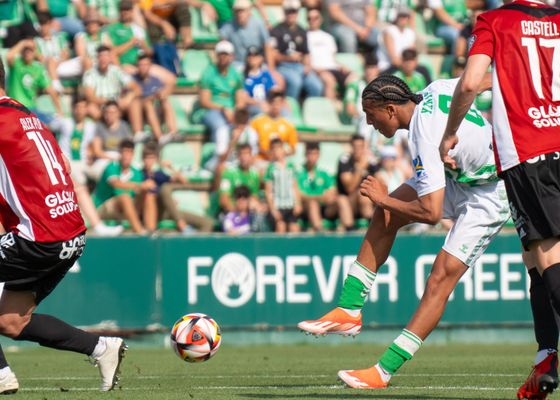 La explicación del Betis a la salida de Yanis Senhadji y el posible giro de guion de última hora