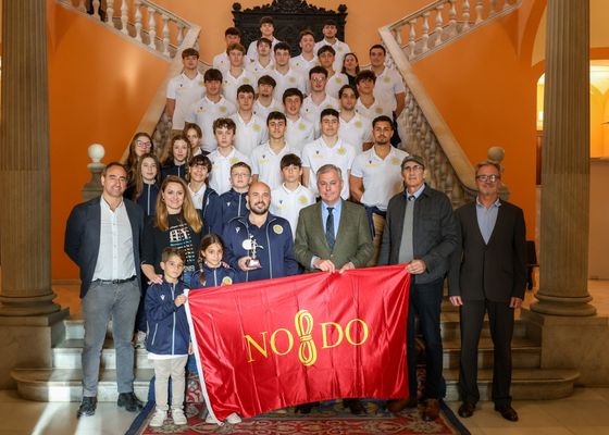 José Luis Sanz rinde homenaje al Club Waterpolo Sevilla por su 30 aniversario