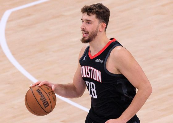 Alperen Sengun reivindica su sitio tras la polémica decisión de la NBA