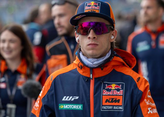 Pedro Acosta ya tiene nuevo enemigo en el Mundial de MotoGP: "A mí nadie me adelanta mirándome"