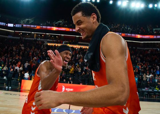 El Valencia Basket hace historia y el Barça salva los muebles