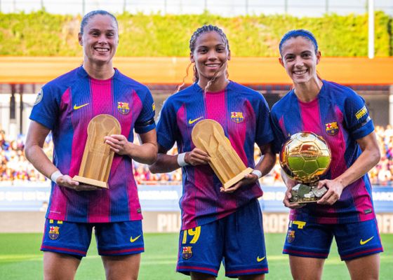 El Barça femenino se corona en el derbi