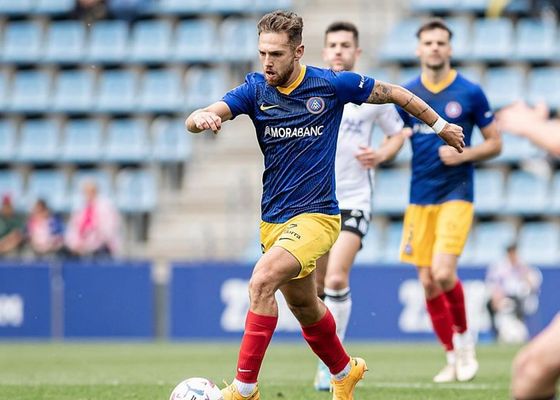 El Eldense, lanzado para firmar dos jugadores de una tacada