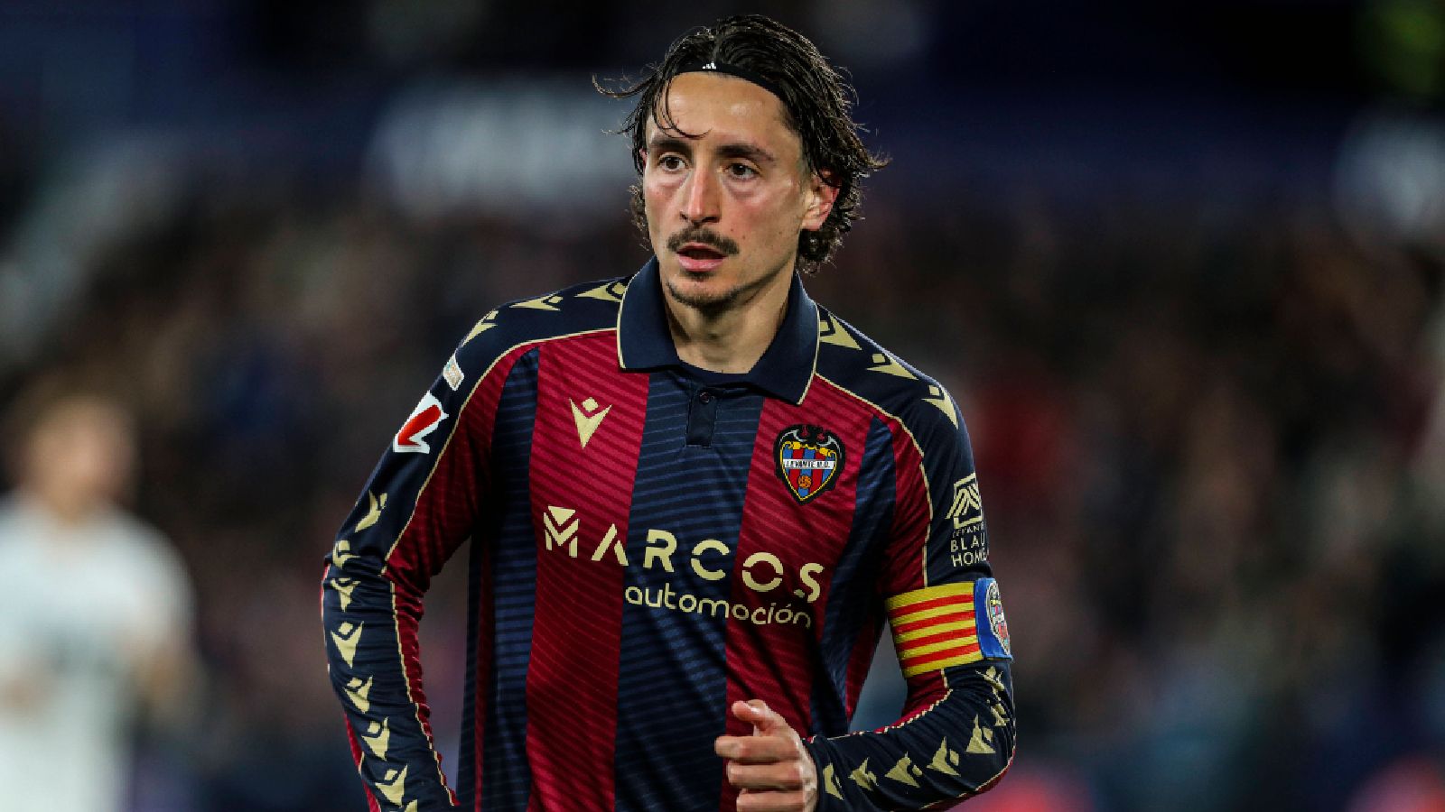 Pablo Martínez, baja prolongada: el capitán del Levante sufre un esguince en la rodilla