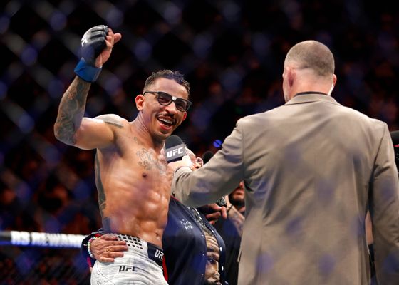 Prates avisa a Makhachev con una brutal finalización y éste lo desprecia