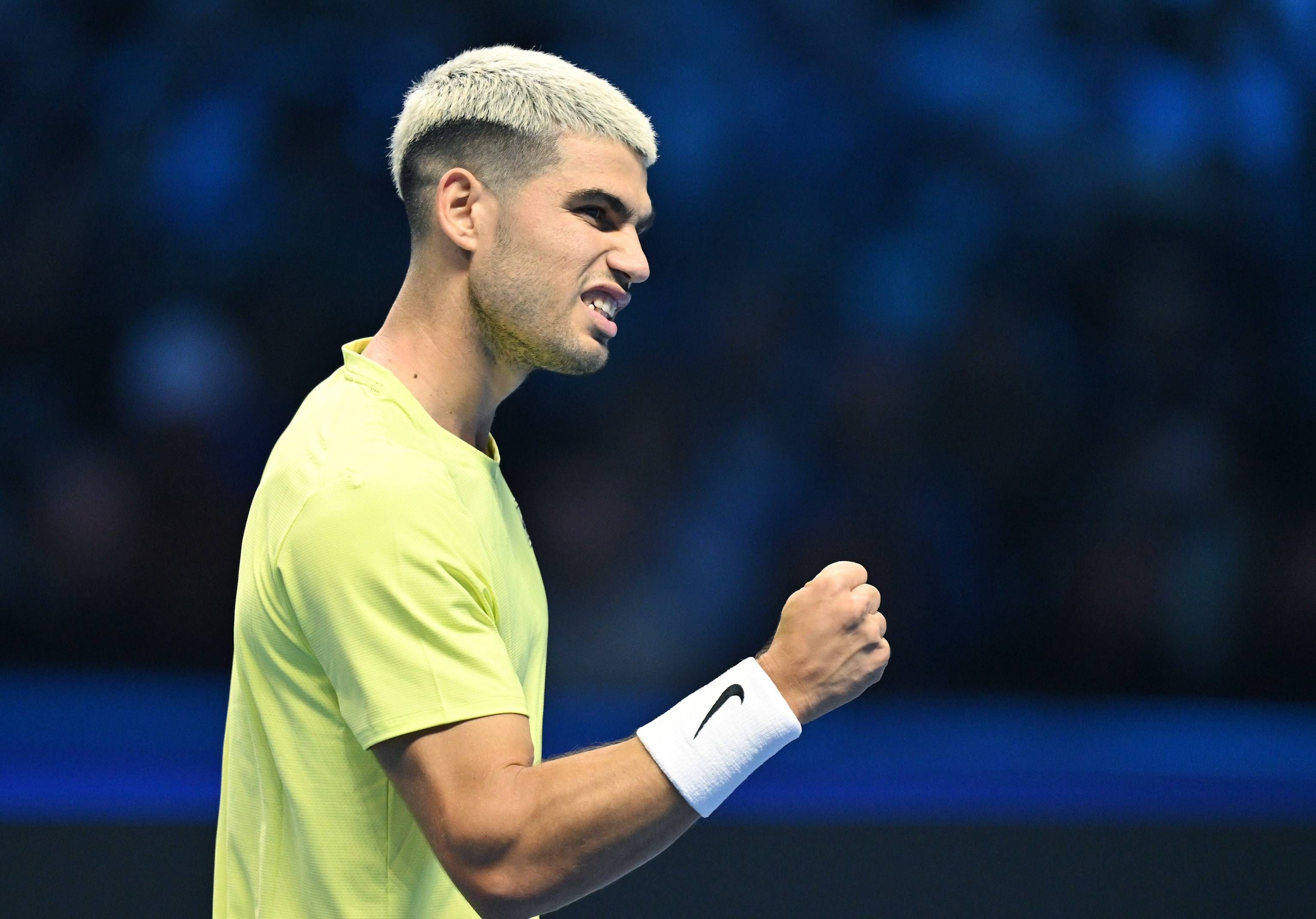 Carlos Alcaraz hace magia en las ATP Finals, acaricia la semifinal y está a una victoria de consolidarse número uno