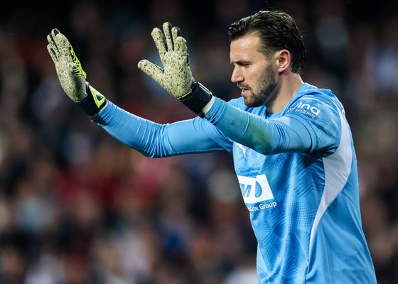 Dimitrievski recibe llamadas de Inglaterra, Italia y Bélgica para dejar el Valencia en enero  