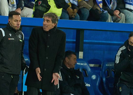 Urko Izeta se complica y el Oviedo podría confiar el gol a Joaquín Delgado