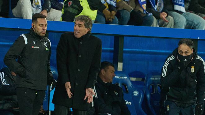 Urko Izeta se complica y el Oviedo podría confiar el gol a Joaquín Delgado
