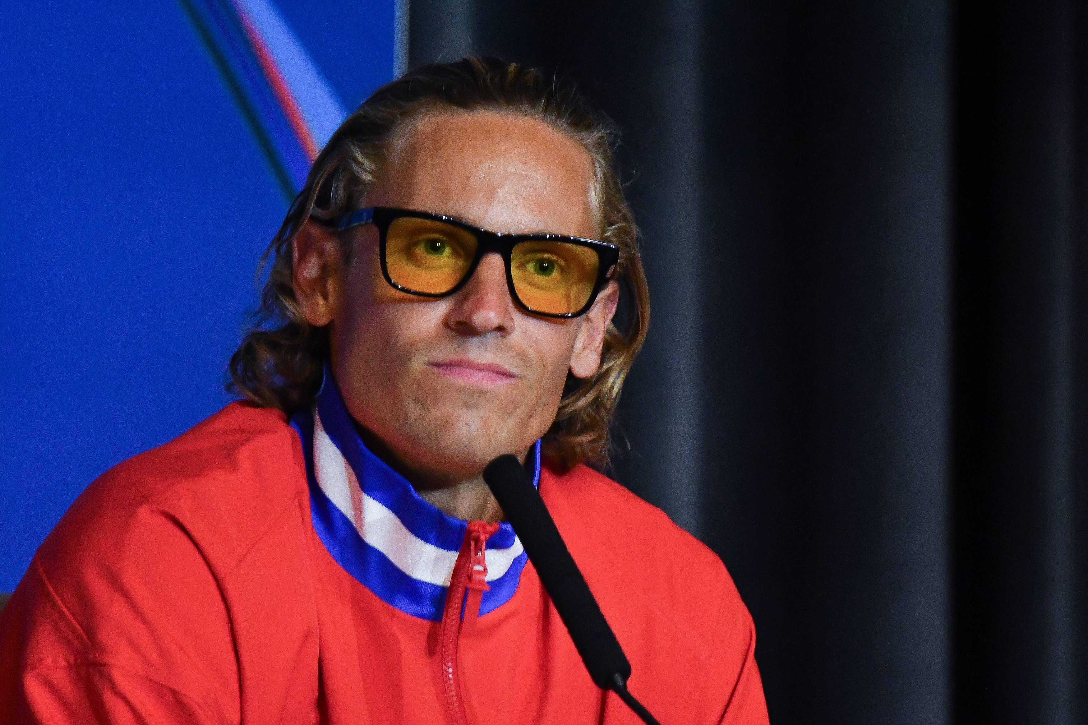 El original estilo de vida de Marcos Llorente: café con mantequilla, gafas amarillas, luces rojas en casa...