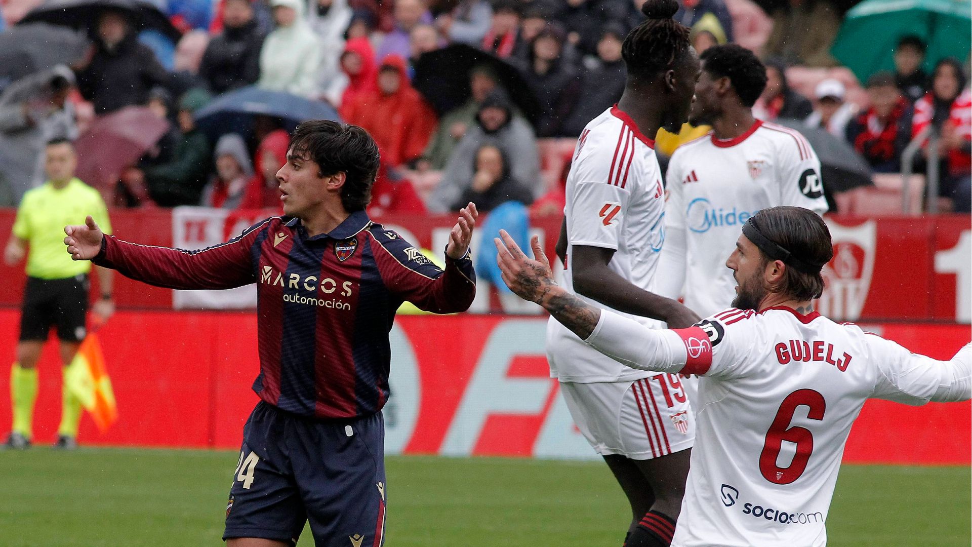 Sevilla 0-3 Levante: Isaac Romero, Carlos Álvarez y el 'Esto es lo que hay' de Almeyda... La vida en Nervión sigue igual o peor