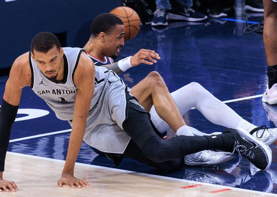 Wembanyama deja en vilo a la NBA con su conmoción cerebral