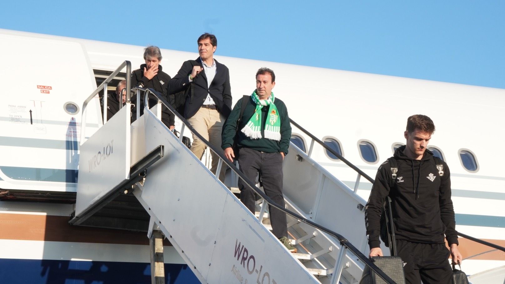 El Real Betis aterriza en Breslavia “convencido” de hacer historia con las dudas de Lo Celso y Sabaly