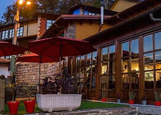 El pueblo de 20 habitantes donde recomiendan comer los cocineros con estrella Michelin