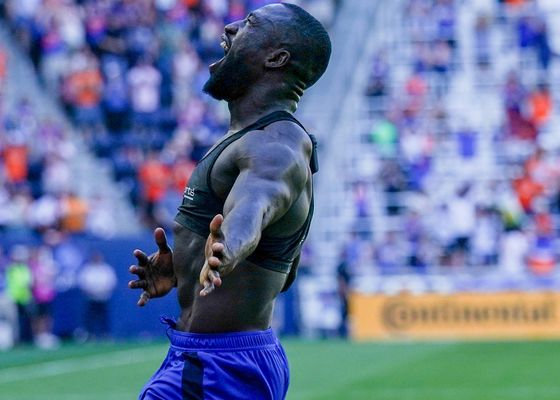 Denkey llama de nuevo a la puerta del Betis con números espectaculares 