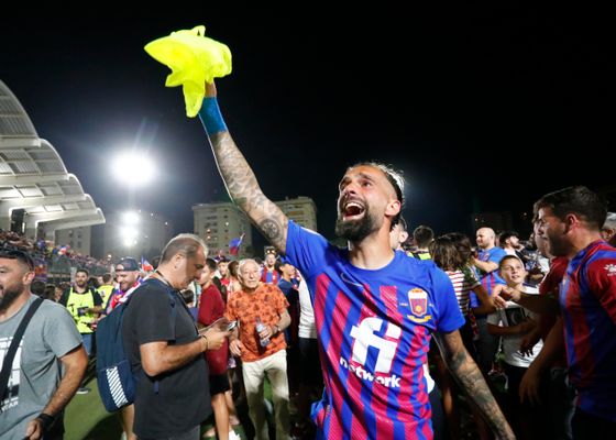 ¿Cuál es el salario mínimo de un jugador en Segunda División?