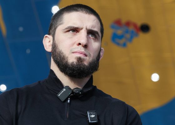 Islam Makhachev destapa las palabras del representante de Ilia Topuria y la maniobra de este para evitar el combate