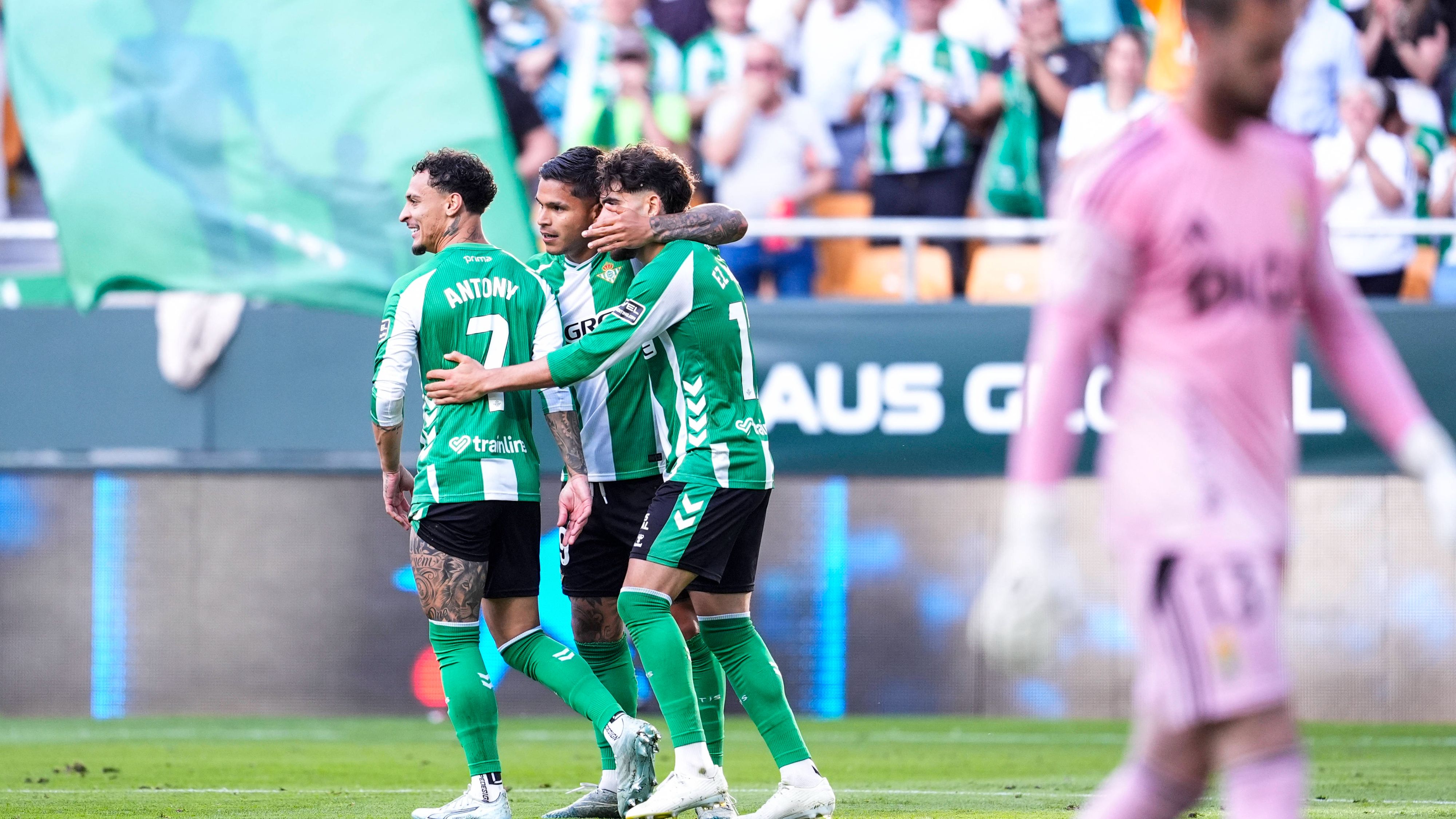 Betis 3-0 Oviedo: Saca el rodillo y acaricia un premio que podría ser el 'Gordo'