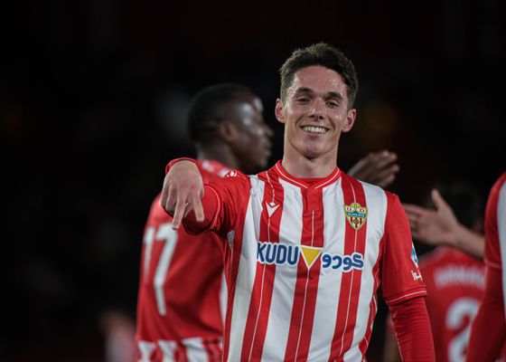 Así queda la clasificación de LaLiga Hypermotion tras la victoria del Almería y la derrota del Racing de Santander en la jornada 32