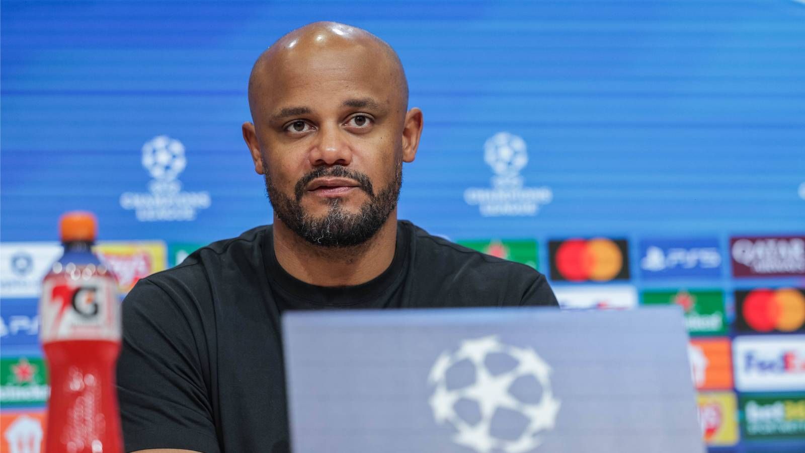 Kompany carga contra el árbitro del Bayern de Múnich - PSG: "Decisiones clave nos jugaron en contra"