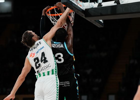 Betis Baloncesto 77-65 Estudiantes: El Betis se agarra a la vida y se lo jugará todo en Madrid
