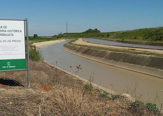 Sevilla conmocionada por el hallazgo de un cuerpo carbonizado en el Canal de los Presos