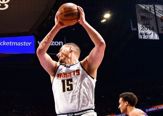 Nikola Jokic deja atrás a Kevin Durant y mete presión a Luka Doncic