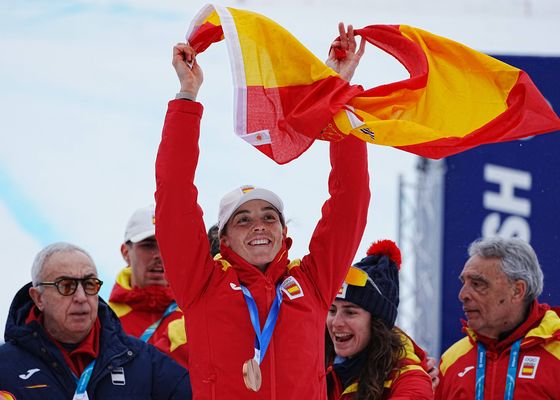 Ana Alonso, emocionada por el homenaje en su casa: "Es el sitio en el que tengo todos mis primeros recuerdos con la nieve"