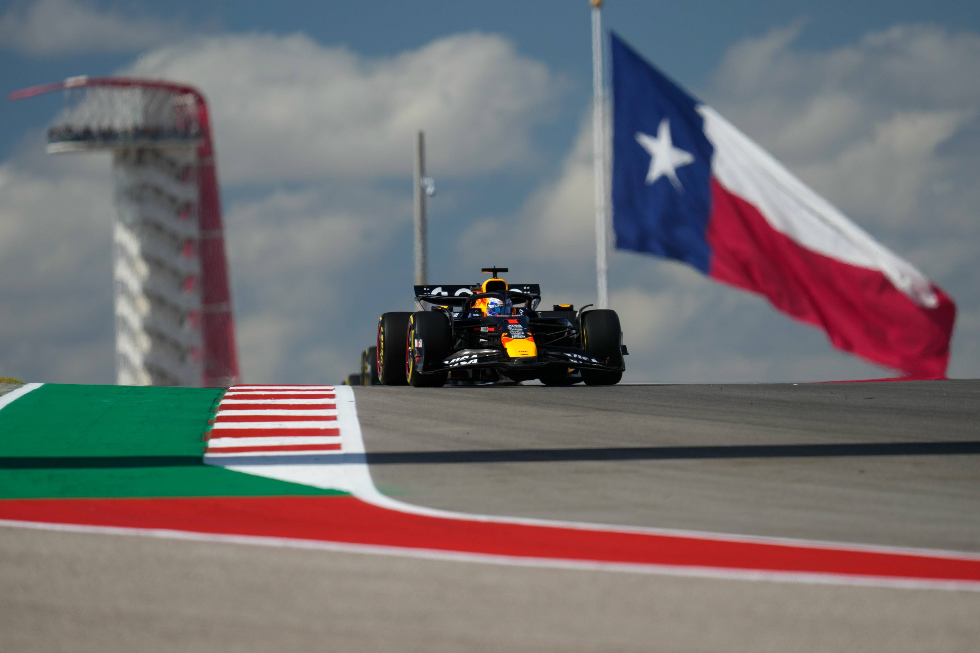 Max Verstappen marca aún más distancia con Piastri y Norris en Estados Unidos