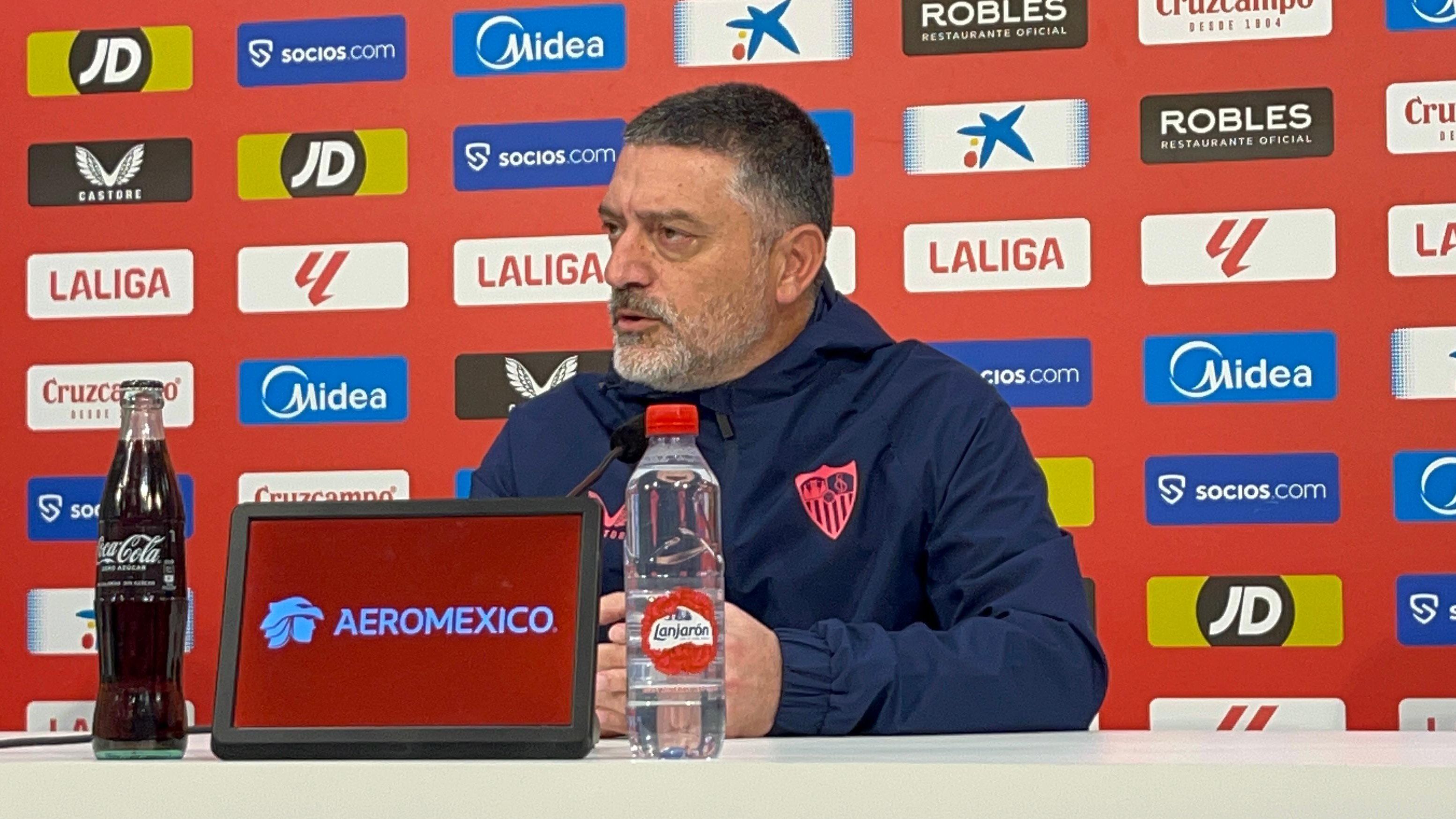 García Pimienta responde al 'palo' de Carmona y lanza un mensaje al club