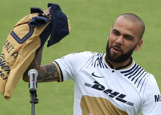 Problemas para Dani Alves