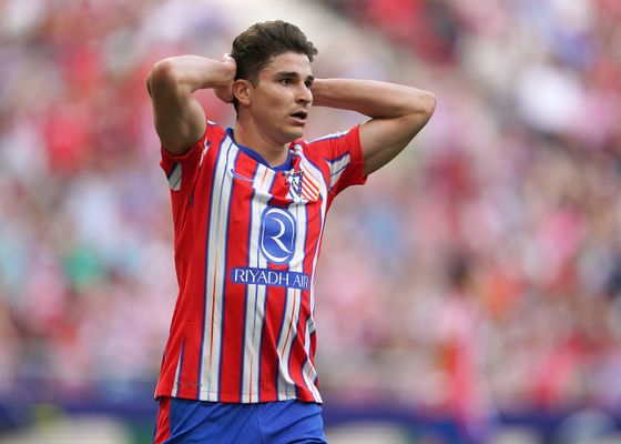 Se activa la opción Julián Alvarez