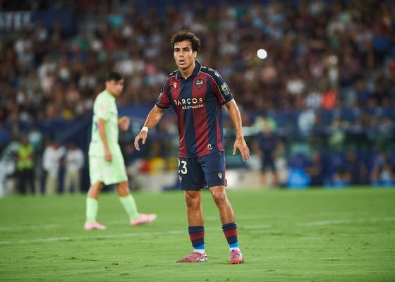 Manu Sánchez se pierde la visita al Sevilla y crea un problema a Luis Castro