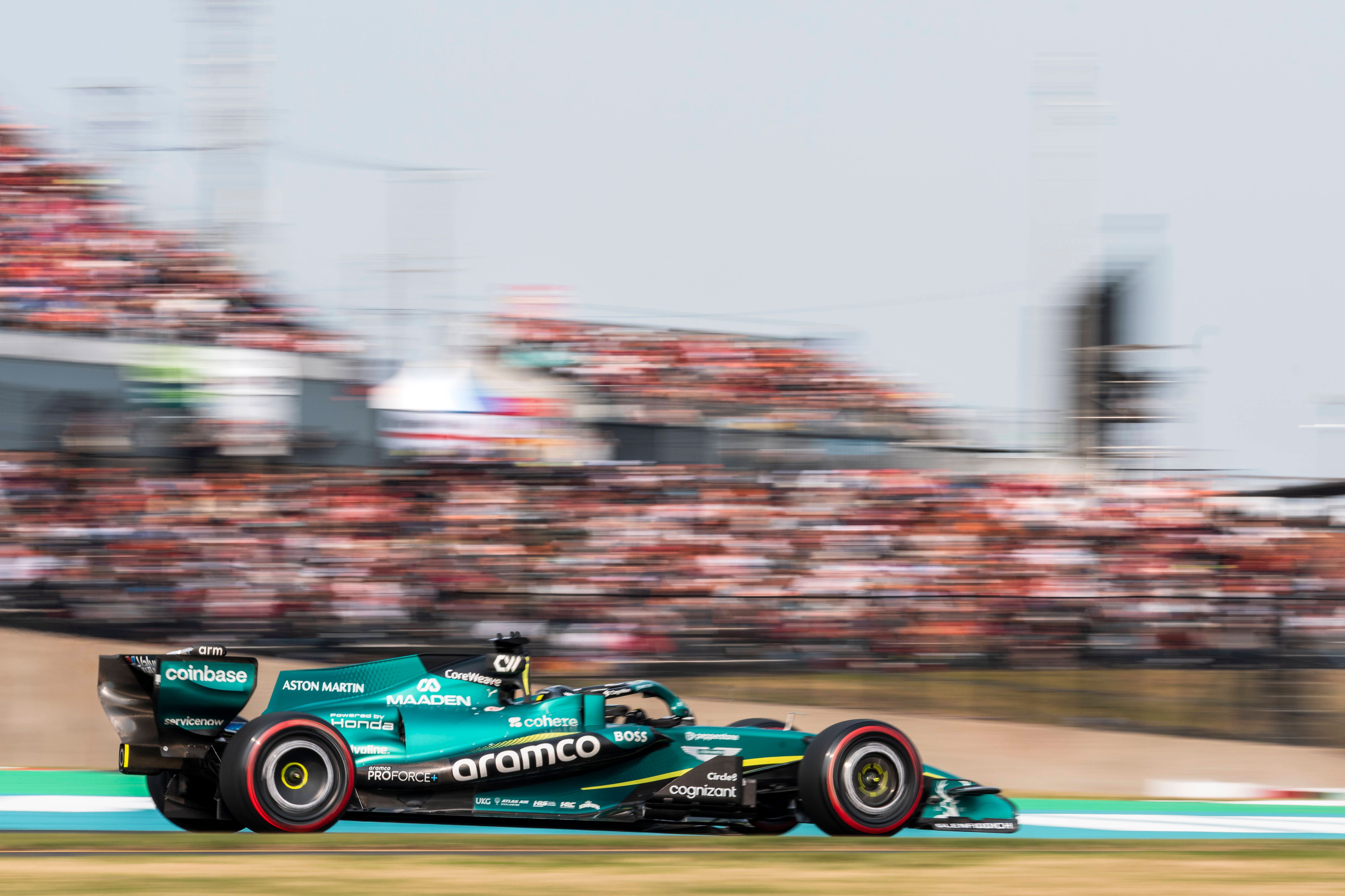 Antonelli logra la pole en Japón mientras Alonso se hunde en la parrilla